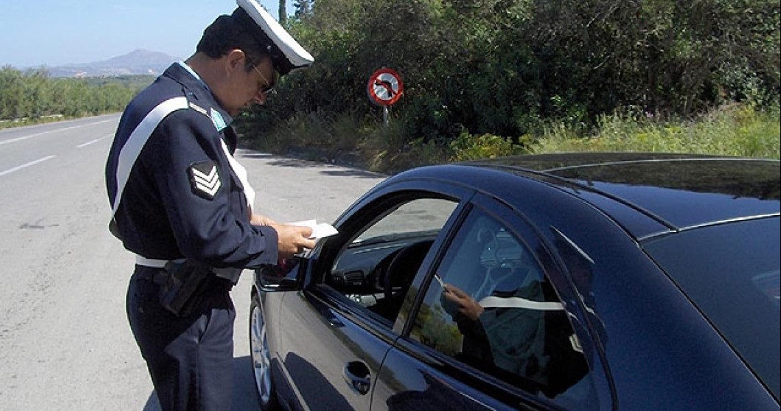 Τροχαία Αττικής: Αφαιρέθηκαν 59 άδειες οδήγησης μέσα σε μόλις 8 ώρες